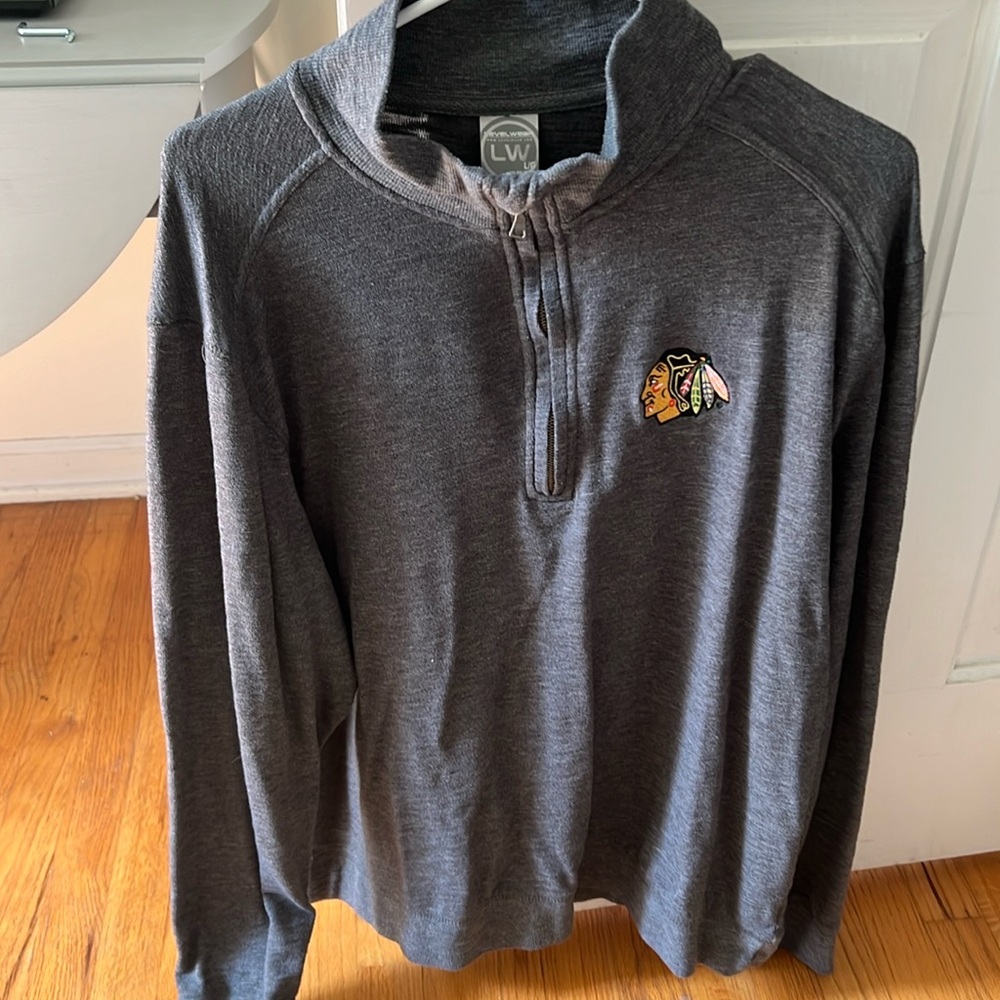 LevelWear grey Chicago Blackhawks 1/4 zip size large